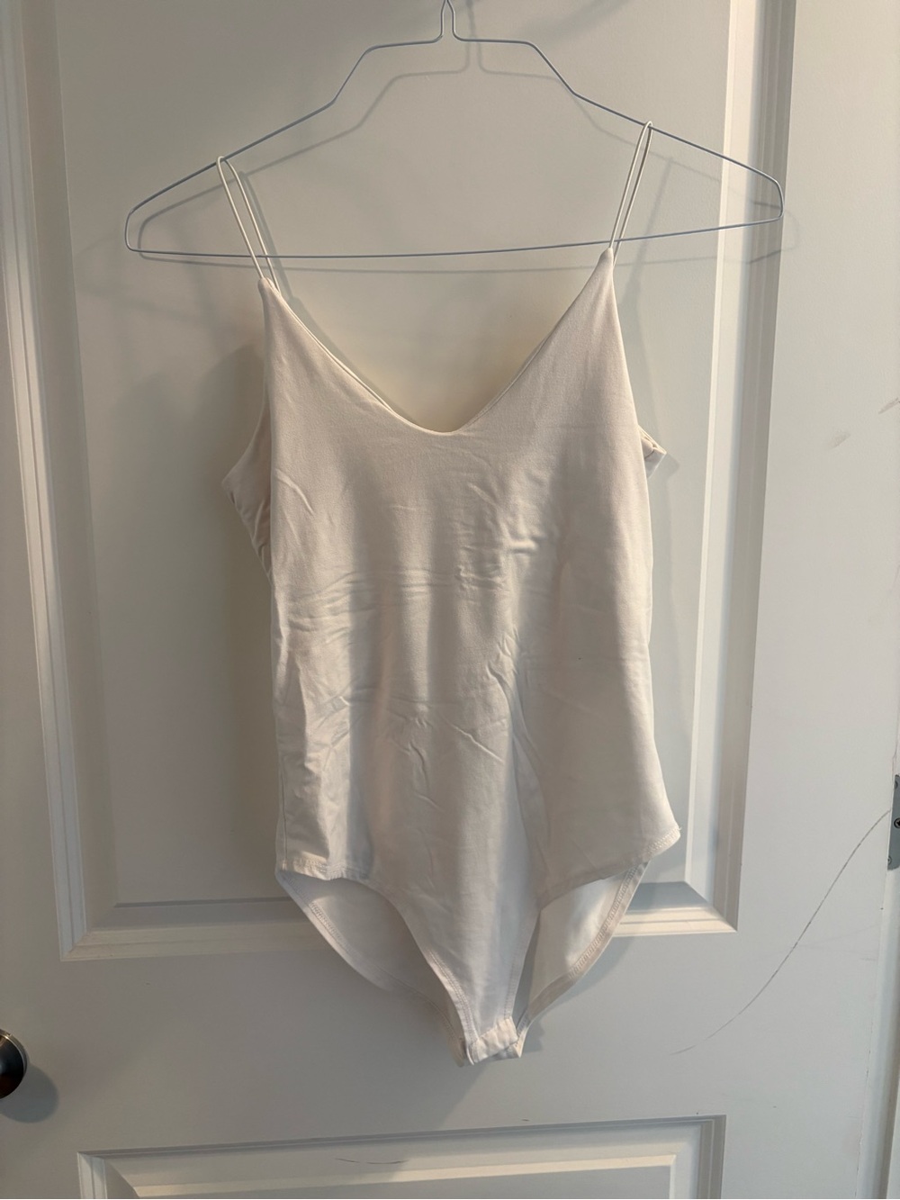 gaze White V-Neck Spaghetti Strap Bodysuit